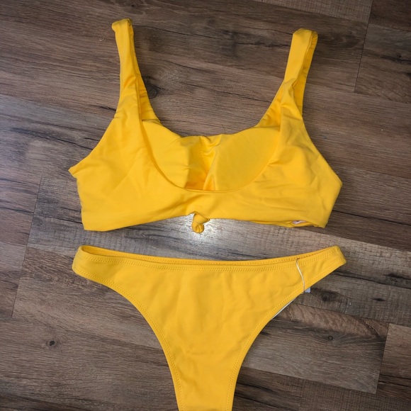 Yellow knotted bikini - Picture 5 of 6